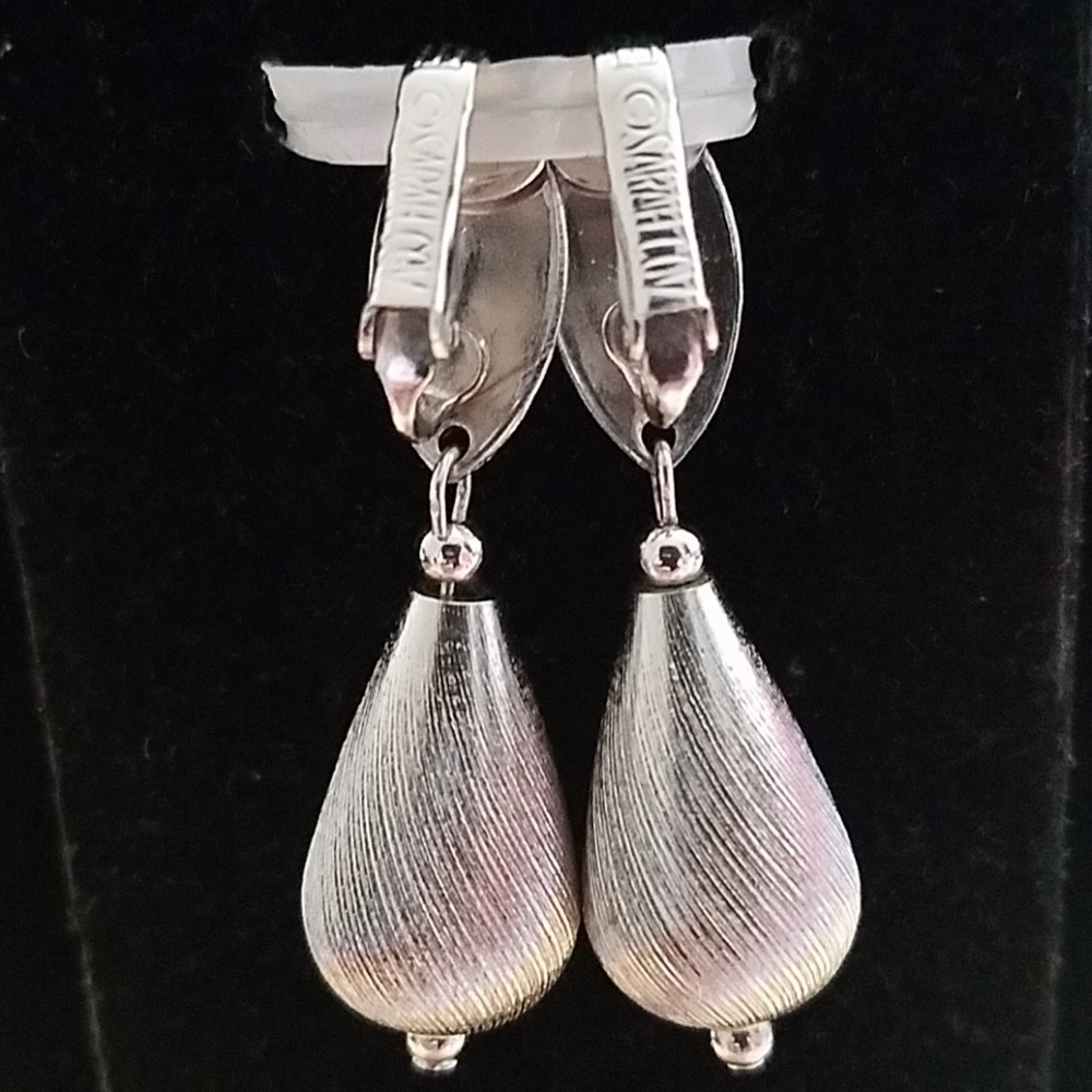 Elegant Sophisticated Sarah Conventry Silver Teardrop Clip-On Earrings - Picture 8 of 9